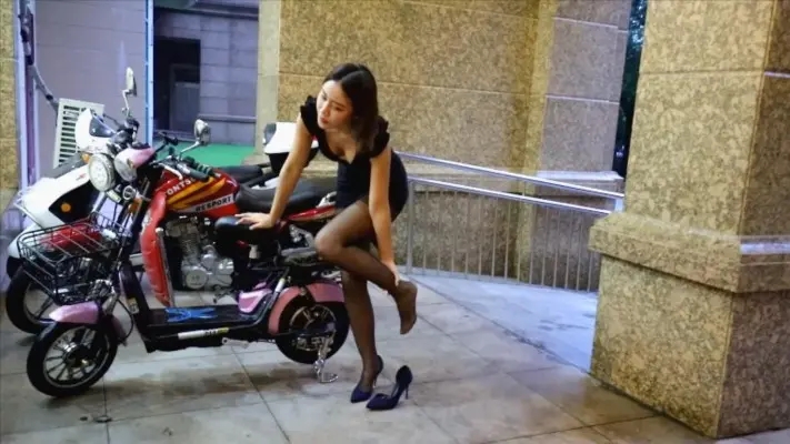 〖H.P.L栖心之栈〗—崴伤脚的夏芙女经理