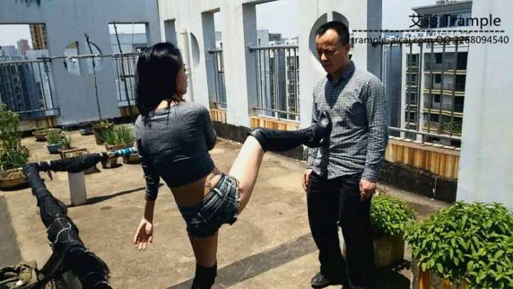 湘香女王长靴户外圣水淋浴贱狗