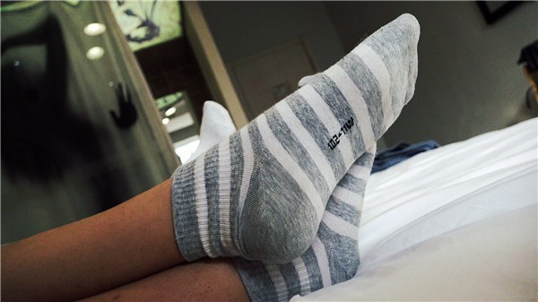 【校园女流氓】POV臭原味谈笑间羞辱除臭脚奴