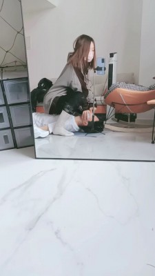 【瑄瑄】晨跑后原味鞋袜辱狗/骑马/踩踏 bf23363