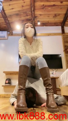 【奈奈生】靴底喂食舔裸足 bf23474