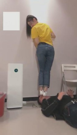 【VIVI】剧情:不良女学生戏弄家教