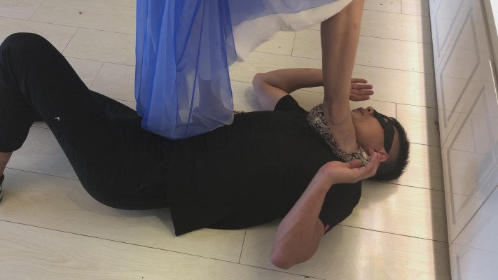 美女美裙美鞋踩脖子 YC-220128-5