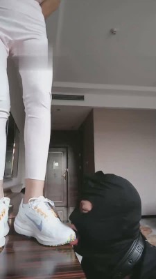 【多多】小白鞋白袜羞辱贱奴才 bf17620