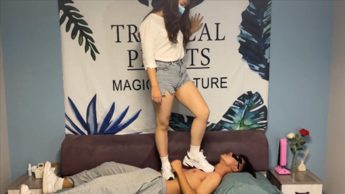 【猫猫大人工作室】全体重踩踏19岁的瘦毯子 YC-211011-10