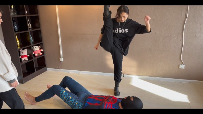 【蛋碎娇娃】『超S·联盟』路遇猥琐男？踢废！ YC-220726-4