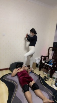 【馨然】教训喜欢变装的邻居 bf19201