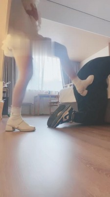 【桃子老师】白靴萝莉主暴打贱奴 bf19184