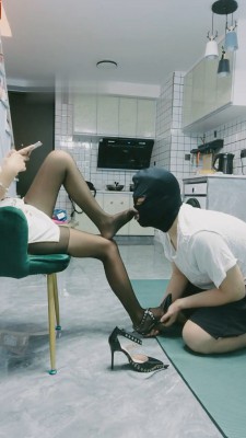 【小小小魔女】沐足小姐黑丝调狗 bf19156