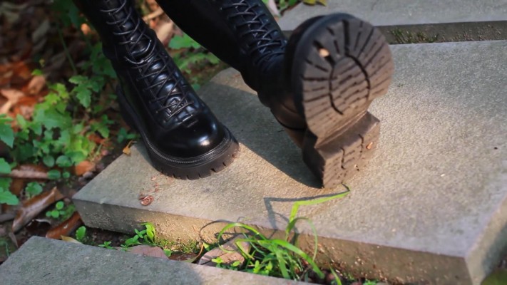 【黑丝诱惑】沐沐首次室外公园调教偶遇路人 YC-220427-6