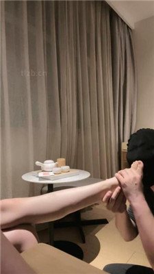 【爆爆】双奴争宠-跪舔长靴/抽耳光/踩踏胯下辱