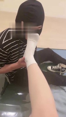 【不期而遇S】暴力餐厅恋足踢档羞辱贱狗