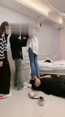 【精神小妹】诺诺带两素人妹妹小白鞋tj bf18084