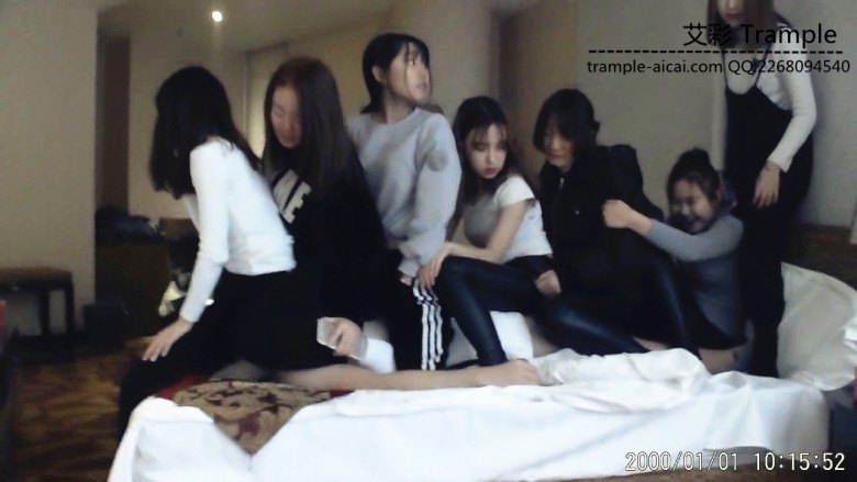 【七小妹】群坐肉垫沙发