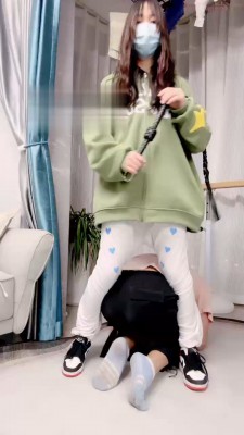 【叶子女神】让抖M男友伺候我 bf19277