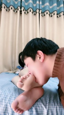 【罗宾】近距离裸足狂舔 bf22485