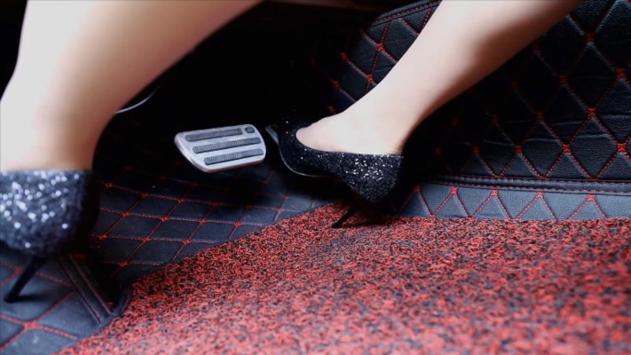 〖H.P.L栖心之栈〗—芷晴车内调教踩油门