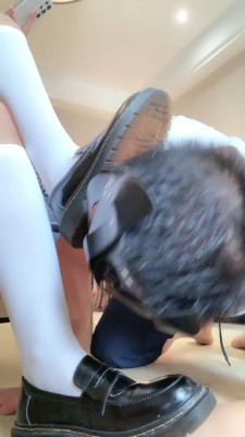 【维妮】丝袜圣水恋足赏赐贱狗 bf19541