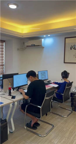 公司千金大小姐初来公司反转碰瓷混蛋经理《通往娇贵女S的经历》第一集