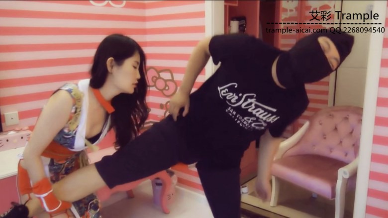 美少女防狼术（踢裆，顶裆，各种体位虐裆）带字幕 180624-7