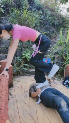 【暴力美学】运动女神小白鞋虐打狗 bf20040