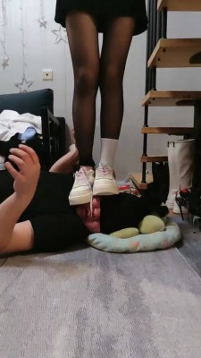 【丫丫】被精神小妹暴踩/脚耳光 bf19906