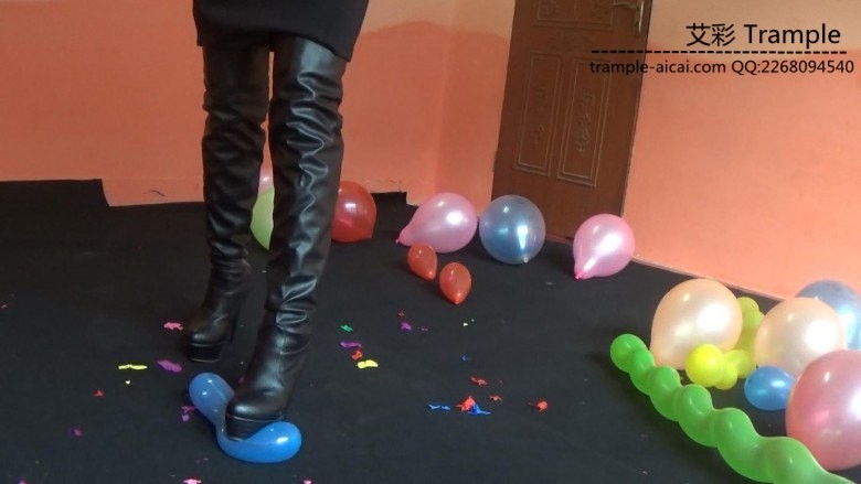 黑丝靴子踩气球2