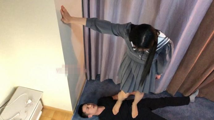 Kitty女王首调の丝足爆踩地毯