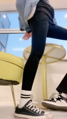 【大连小妮】奶茶店帆布鞋白袜踩帅哥 bf23369