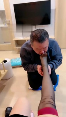 【悦主大大】皮鞋黑丝强制踩虐狗 bf22031