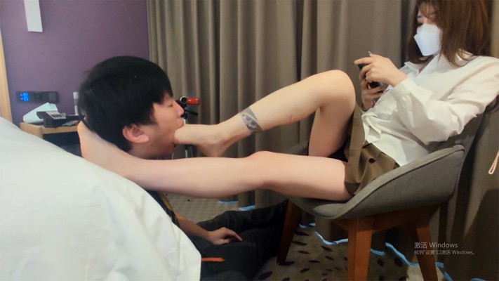 领主s暴力脚耳光深喉踩脸系列（一） YC-221227