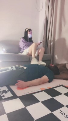 【桃子老师】学生S小白鞋白袜踩踏 bf20005