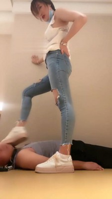 【晨颜】小白鞋白袜全体重踩踏 bf18899