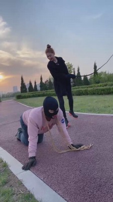 【二宝】和素人模特户外骑马双奴 bf12098