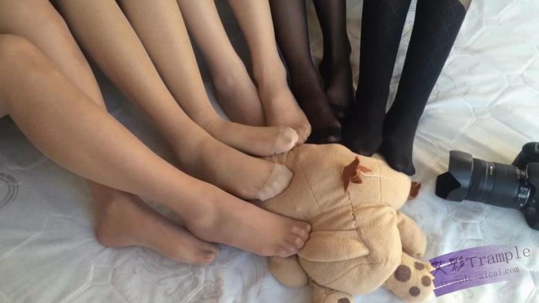 【精品典藏】体育课之后-五个韩国妹子的虐熊全过程，经典原味虐。