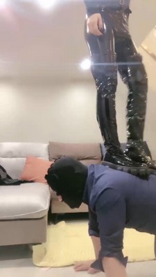 【靴嘉倪】长靴超酷女S虐狗 bf19480_HD绳艺资源