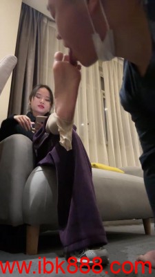 【婂婂】御姐脚喂食牛奶/脚耳光 bf23457