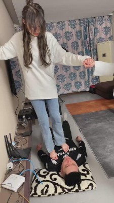 【二宝】带学生素人强制全体重踩踏【完整版】 bf12053