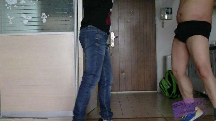 玲主皮鞭虐打踩踏