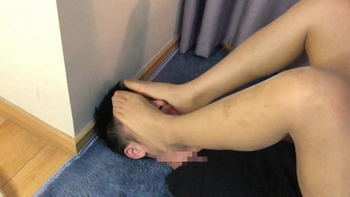 Kitty女王首调の丝足爆踩地毯