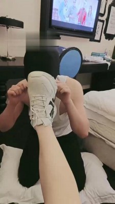【初恋】运动鞋棉袜羞辱狗奴 bf17735