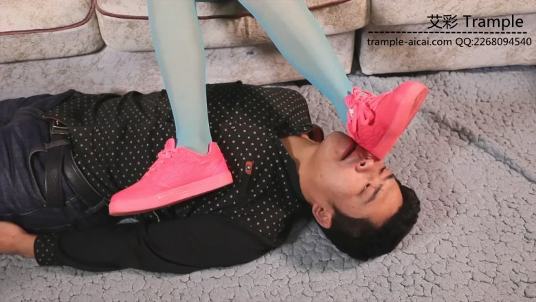 初九蓝丝恋足腿脚绞坐脸插嘴