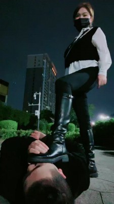 【雪琪琪】带素人闺蜜户外遛狗 bf22517