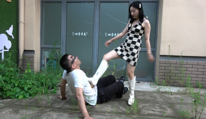 【彼岸花】美女暴踢擦鞋匠 YC-220906