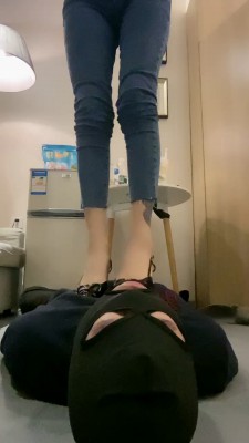 【路子】高跟鞋踩踏+恋足+耳光 bf21396