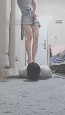 【灵竹】高跟肉丝踩踏脚奴 bf11826