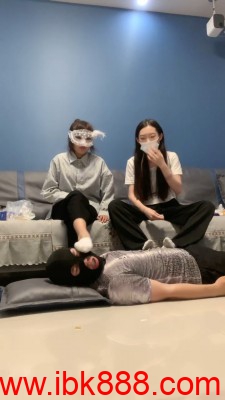 【嘟嘟S】双S学生妹白袜脚踩狗 bf23480