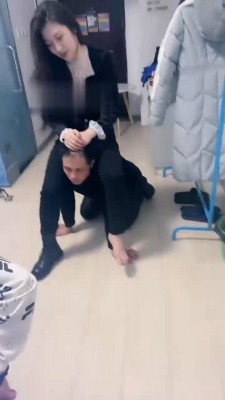 【梦涵大人】姐妹俩玩弄父子狗【双视角版】 bf22055