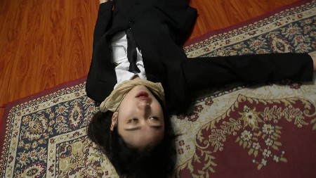 山村 亡命脱逃 女间谍被勒杀