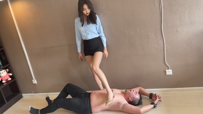 【蛋碎娇娃】『超S·联盟』职业装女神踩踏虐腹调教 YC-220508